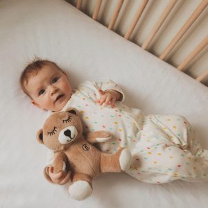 La liste des cadeaux #viedeparents chez Clément Vie de Parents Moka, la peluche musicale