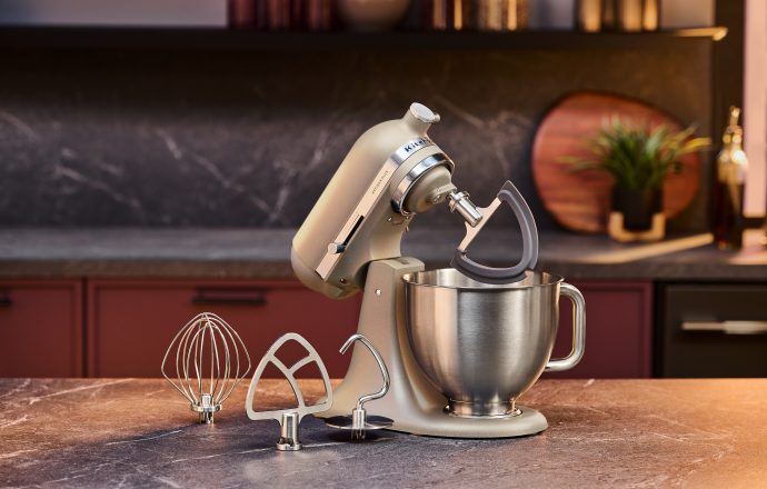 Le nouveau batteur sur socle Artisan® Plus de KitchenAid® : l'innovation rencontre le plaisir de cuisiner!