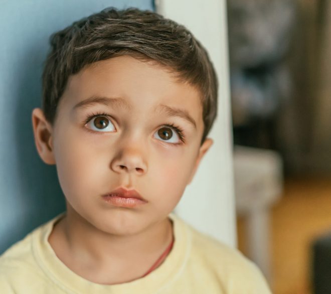 Peut-on forcer le regard de l'enfant?